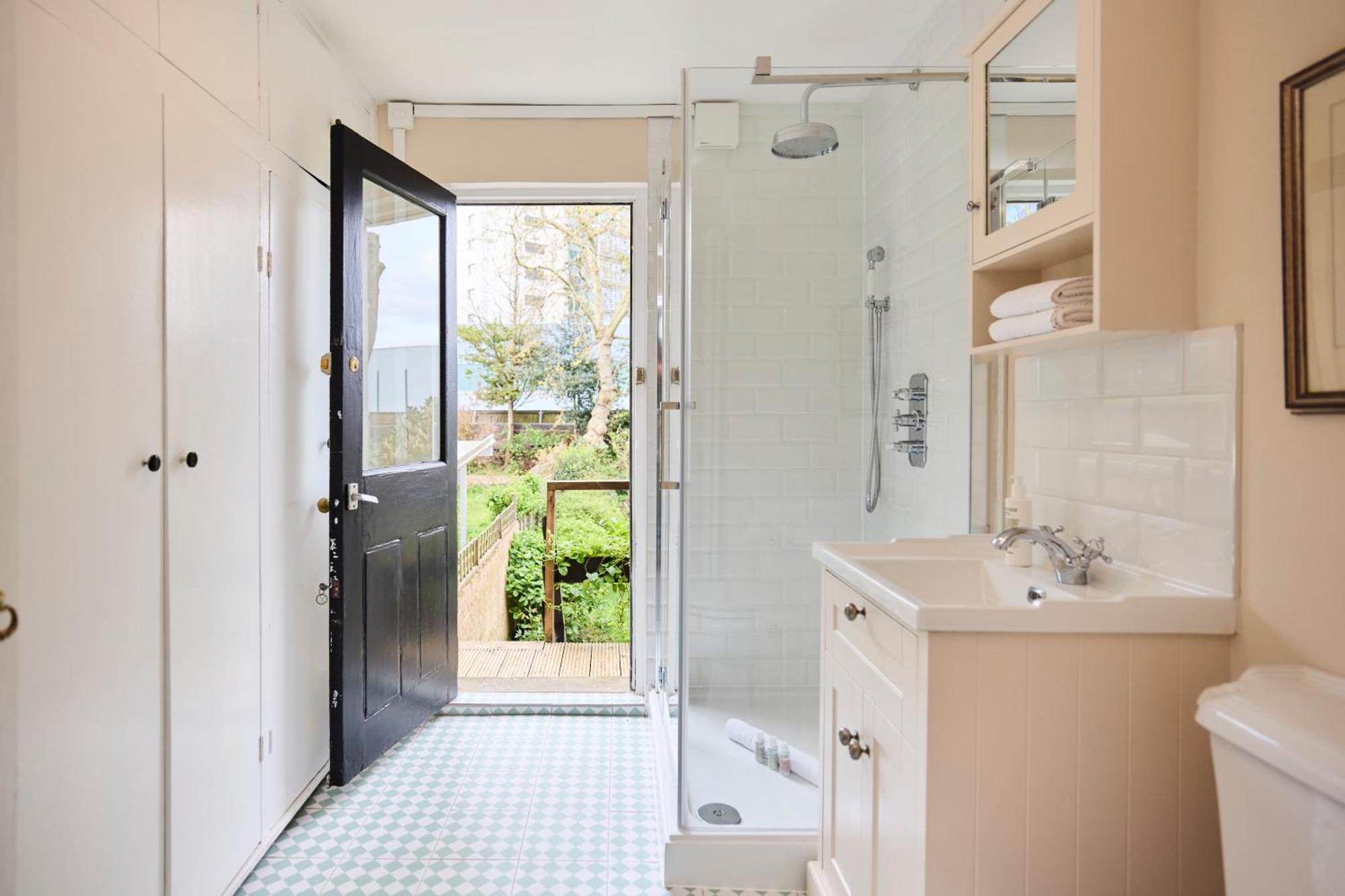 The Earl's Court Hideout - Lovely 4bdr House With Garden Apartment London