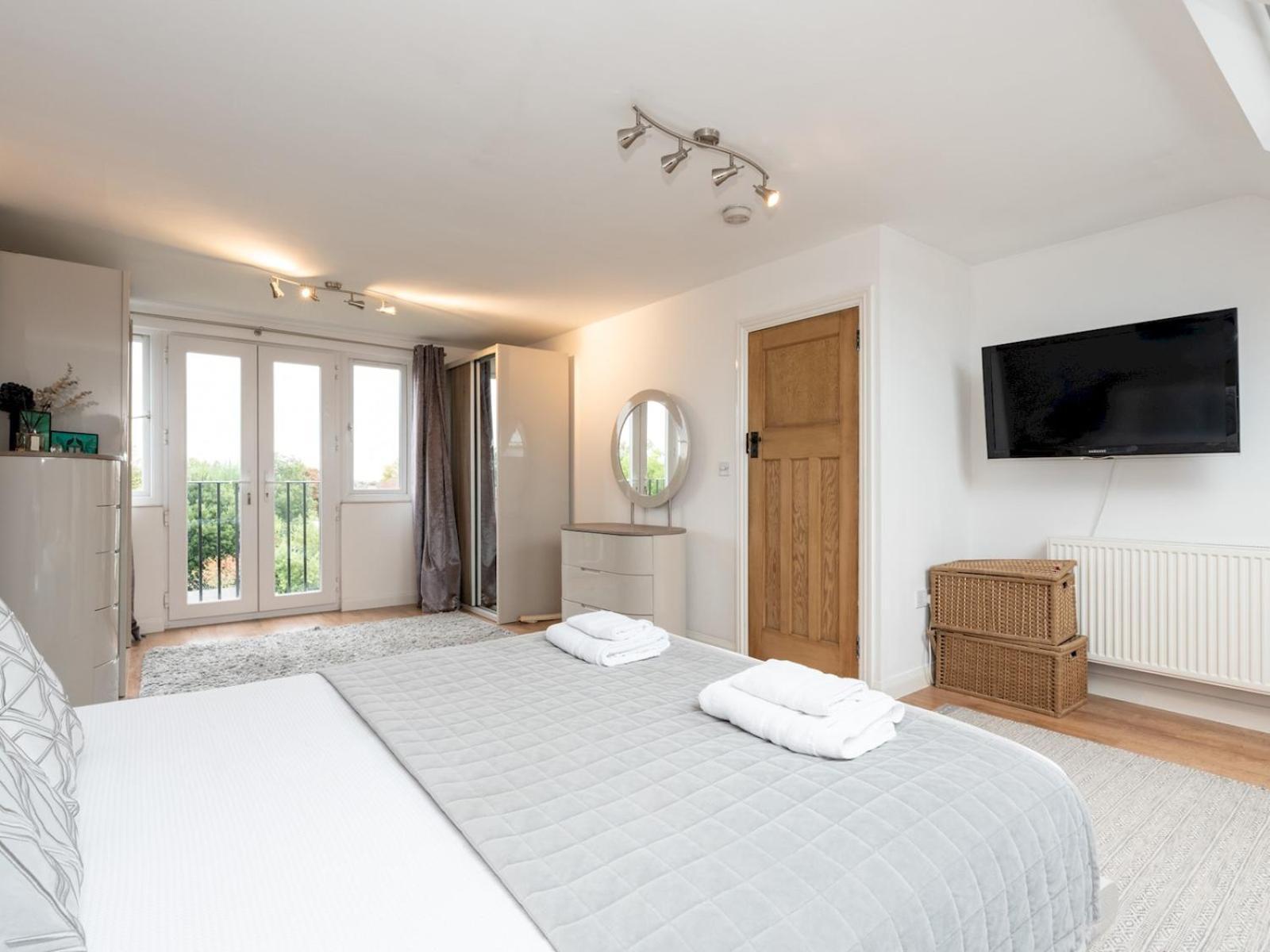 Semesterbostad Spacious 4-bed House Direct Link To Pass The Keys