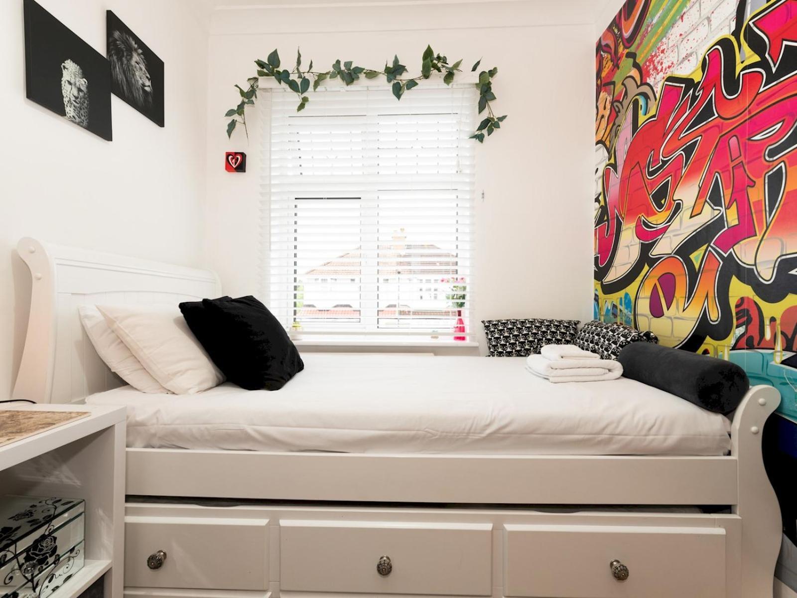 Semesterbostad Spacious 4-bed House Direct Link To Pass The Keys *