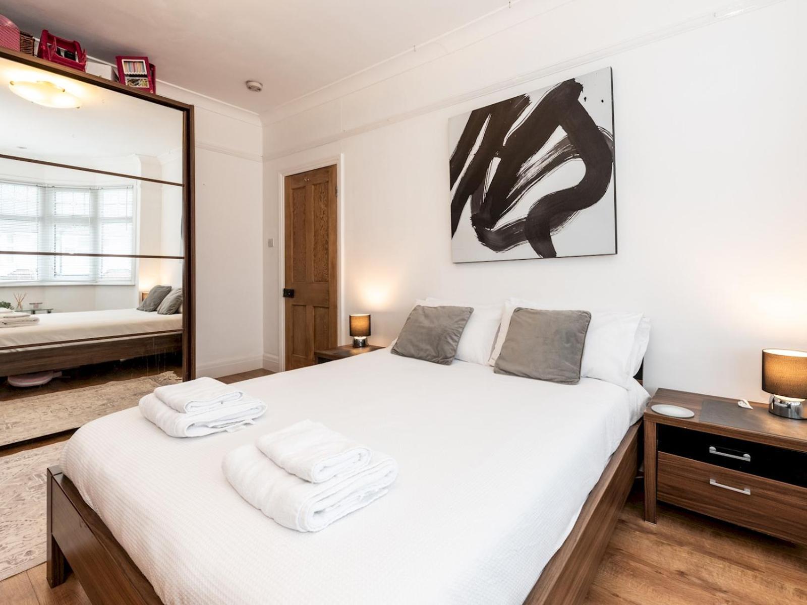 Semesterbostad Spacious 4-bed House Direct Link To Pass The Keys *