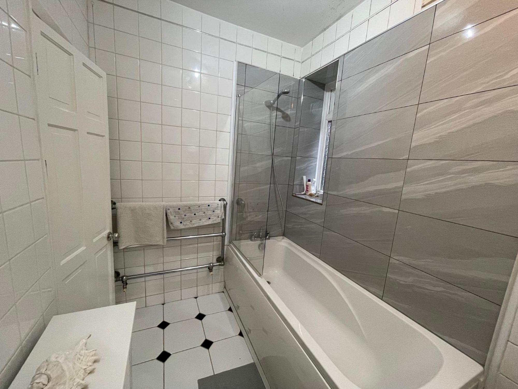 Large Double Bedroom 10 Minutes To Gasthof