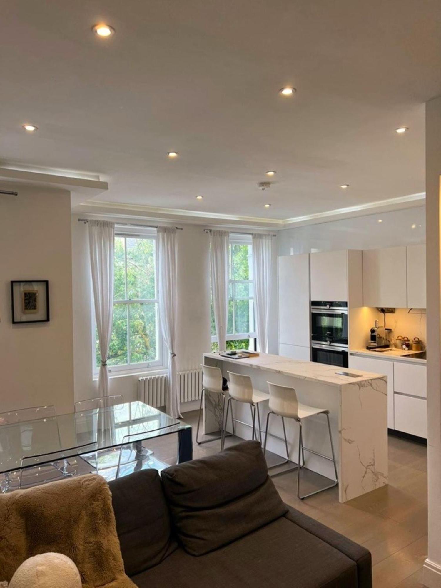 Lovely Bright By Kensington Londra
