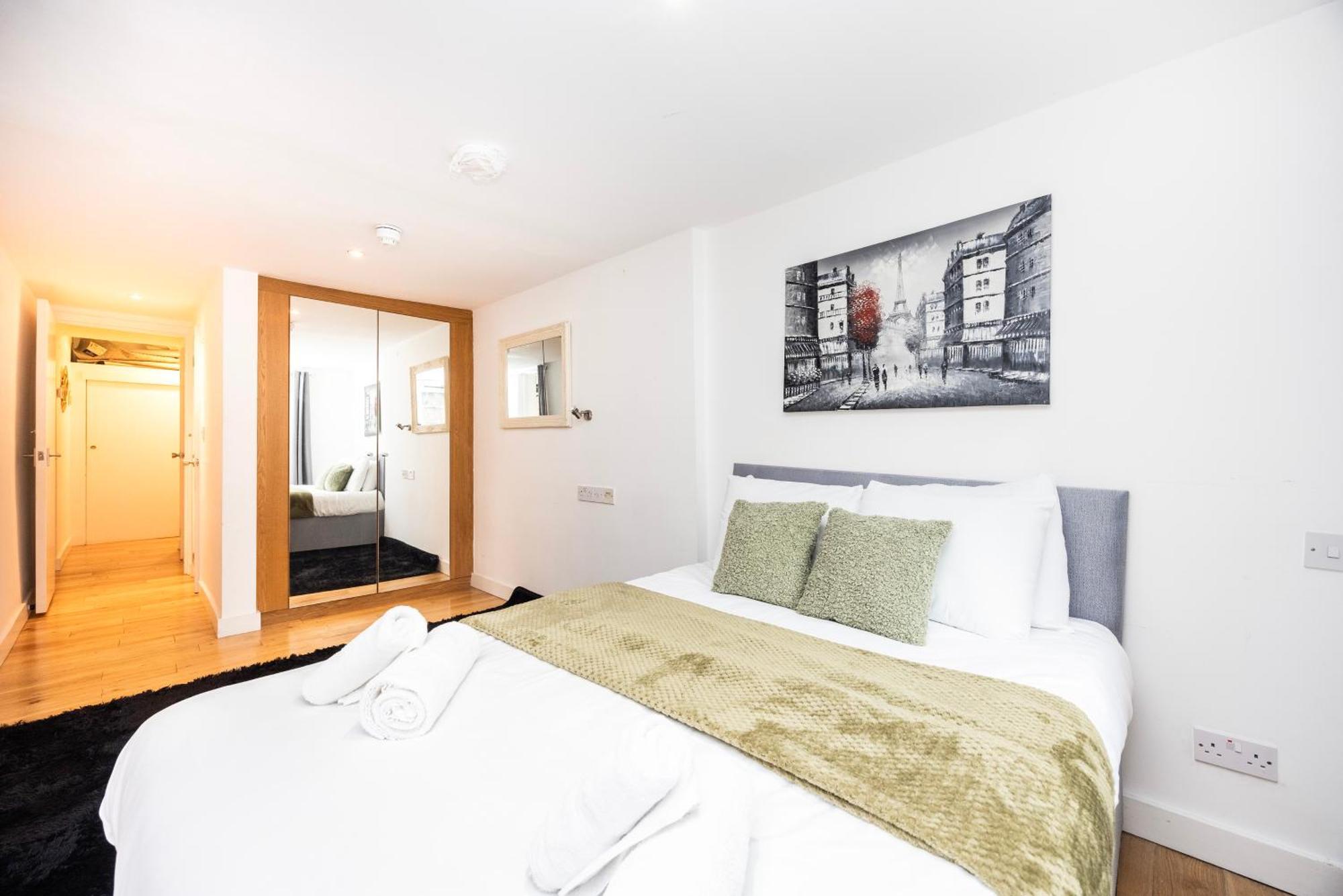 Modern 1 Bedroom Near Earls Court Apartment *