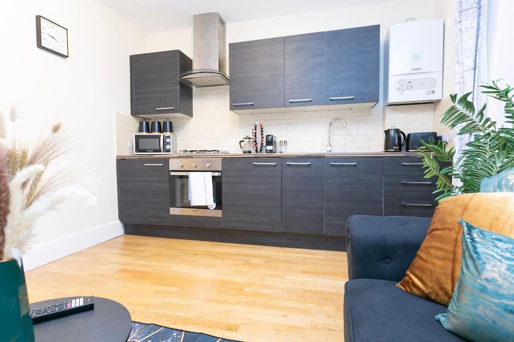 Roomy Bliss - Your Home Away Apartment *