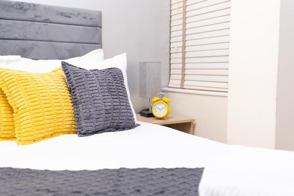Roomy Bliss - Your Home Away Apartment
