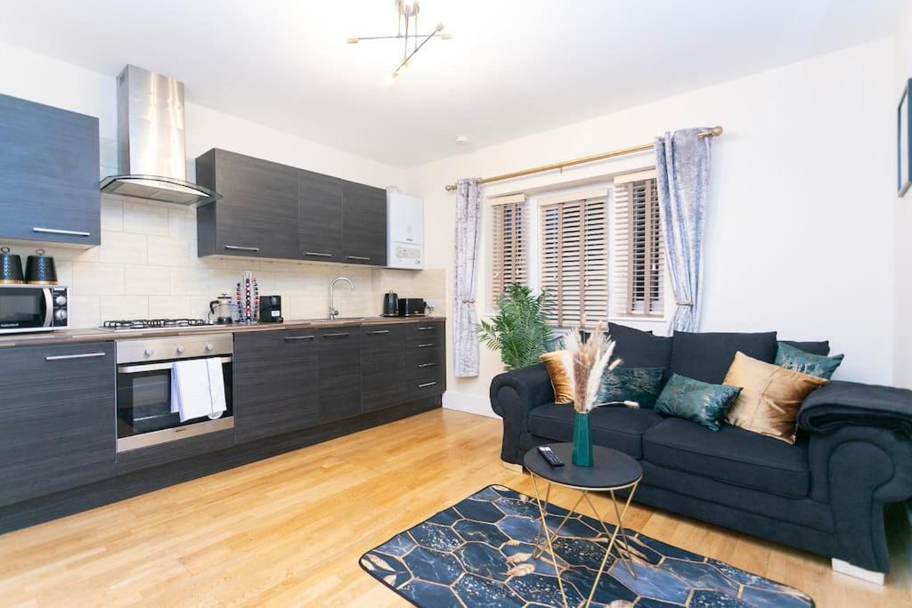 Roomy Bliss - Your Home Away Apartment *