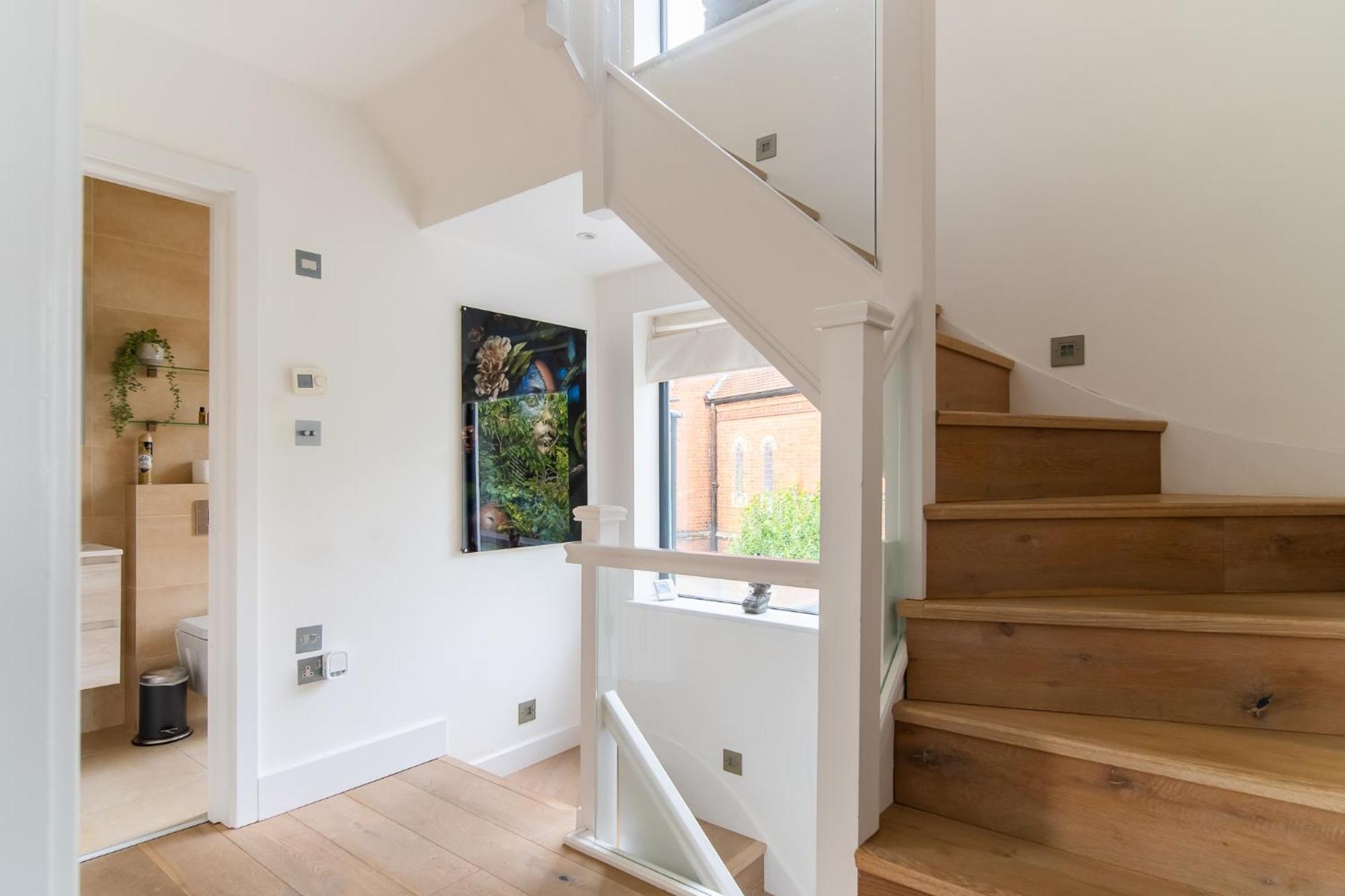 Casa vacanze 4 Bed 4 Bath House By Livestay Short Lets & Serviced With Parking, Jacuzzi & Garden