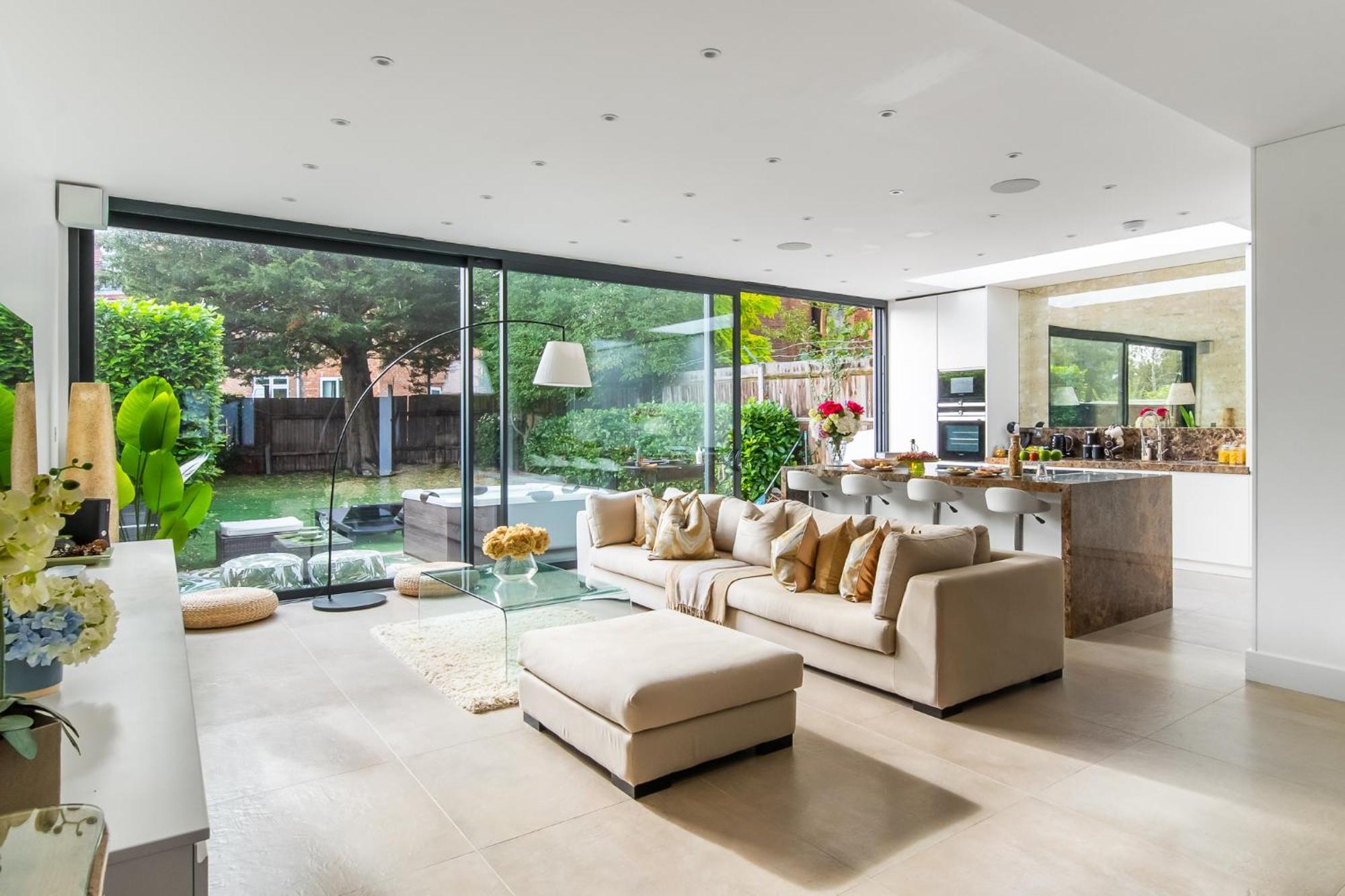 Casa vacanze 4 Bed 4 Bath House By Livestay Short Lets & Serviced With Parking, Jacuzzi & Garden Londra
