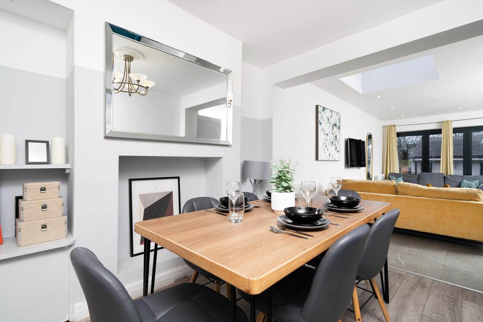 Lejlighed Large 4 Bedroom House With Parking Available London