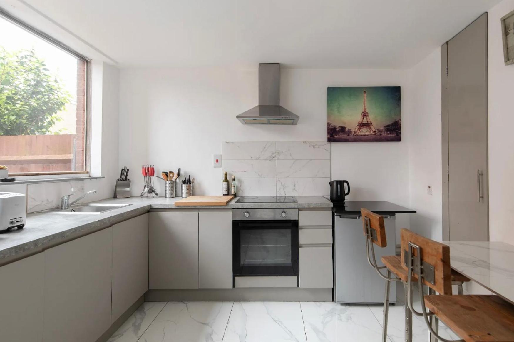 A Very Large Modern Which Take Up To 4 Guest * London