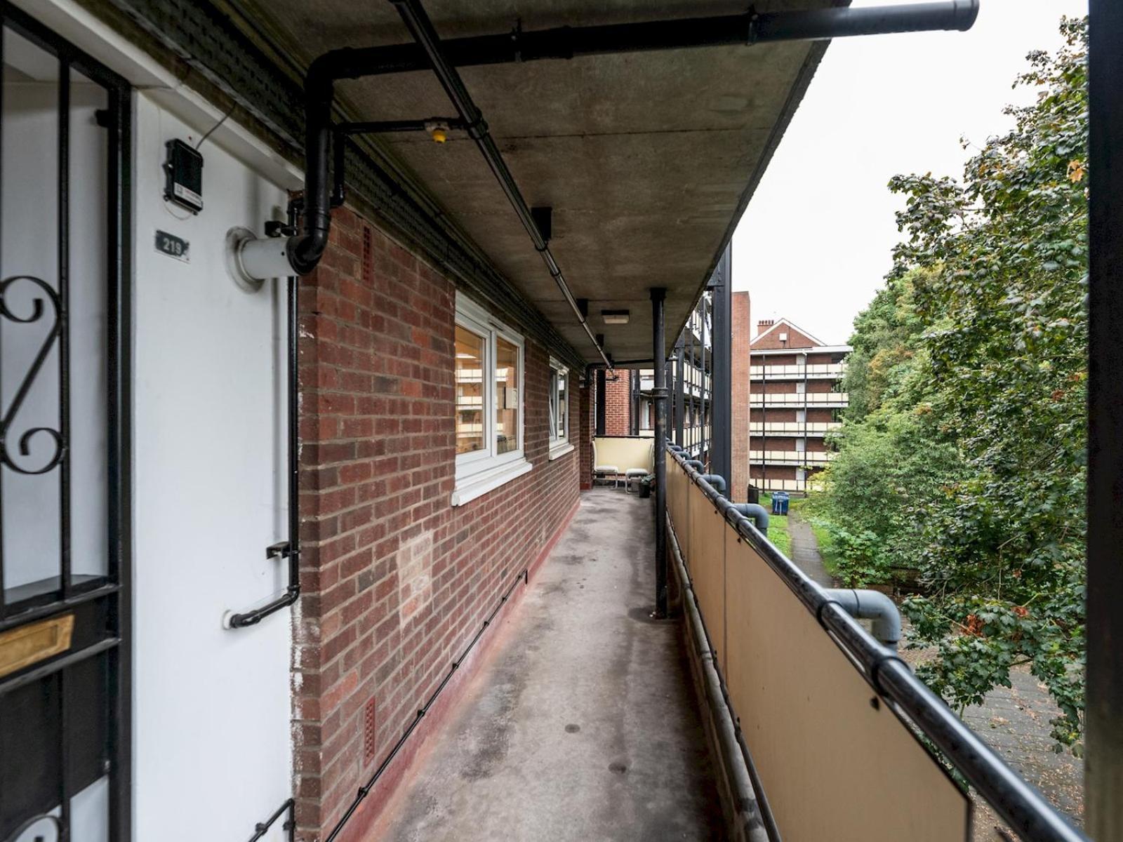 Modern 2-bed Flat Woolwich Station 6 Mins Walk Pass The Keys * London