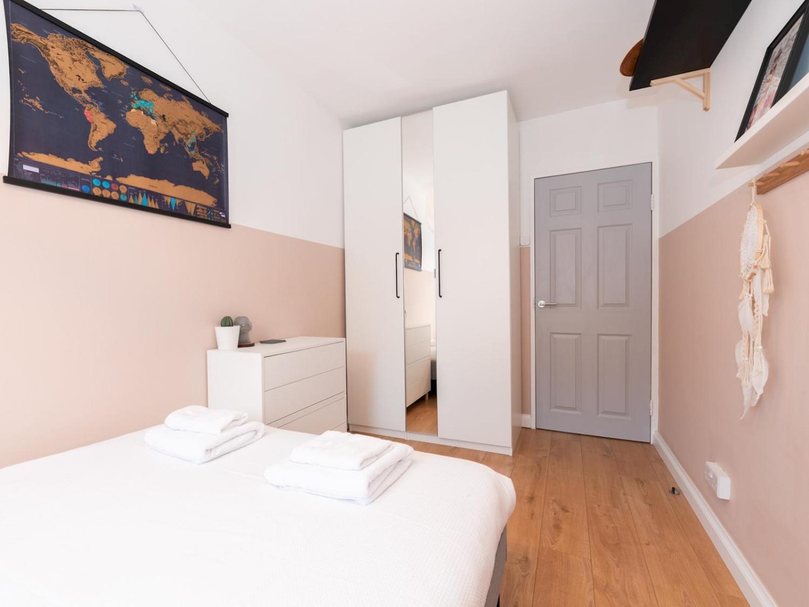 Apartment Modern 2-bed Flat Woolwich Station 6 Mins Walk Pass The Keys