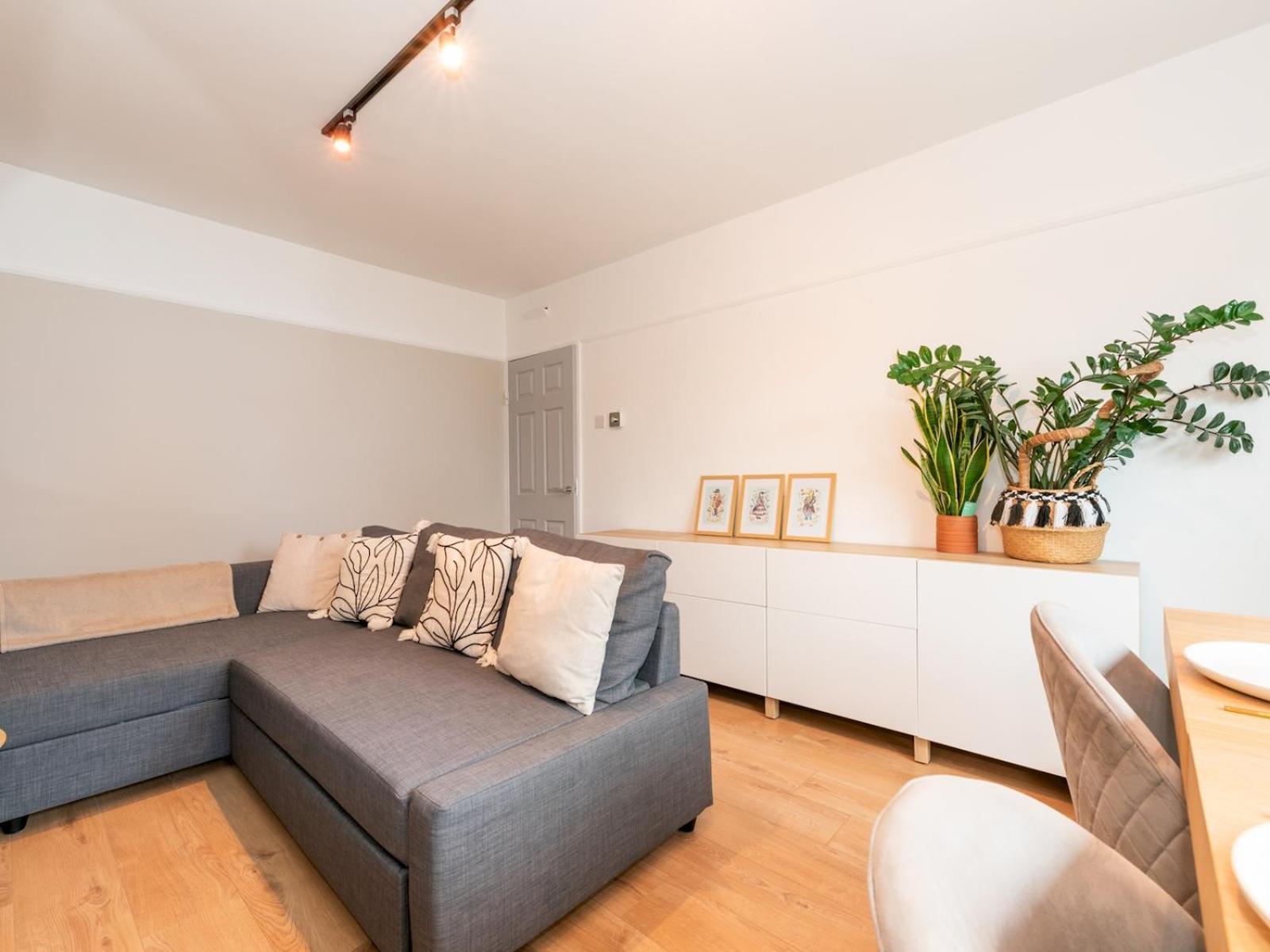 Modern 2-bed Flat Woolwich Station 6 Mins Walk Pass The Keys Apartment