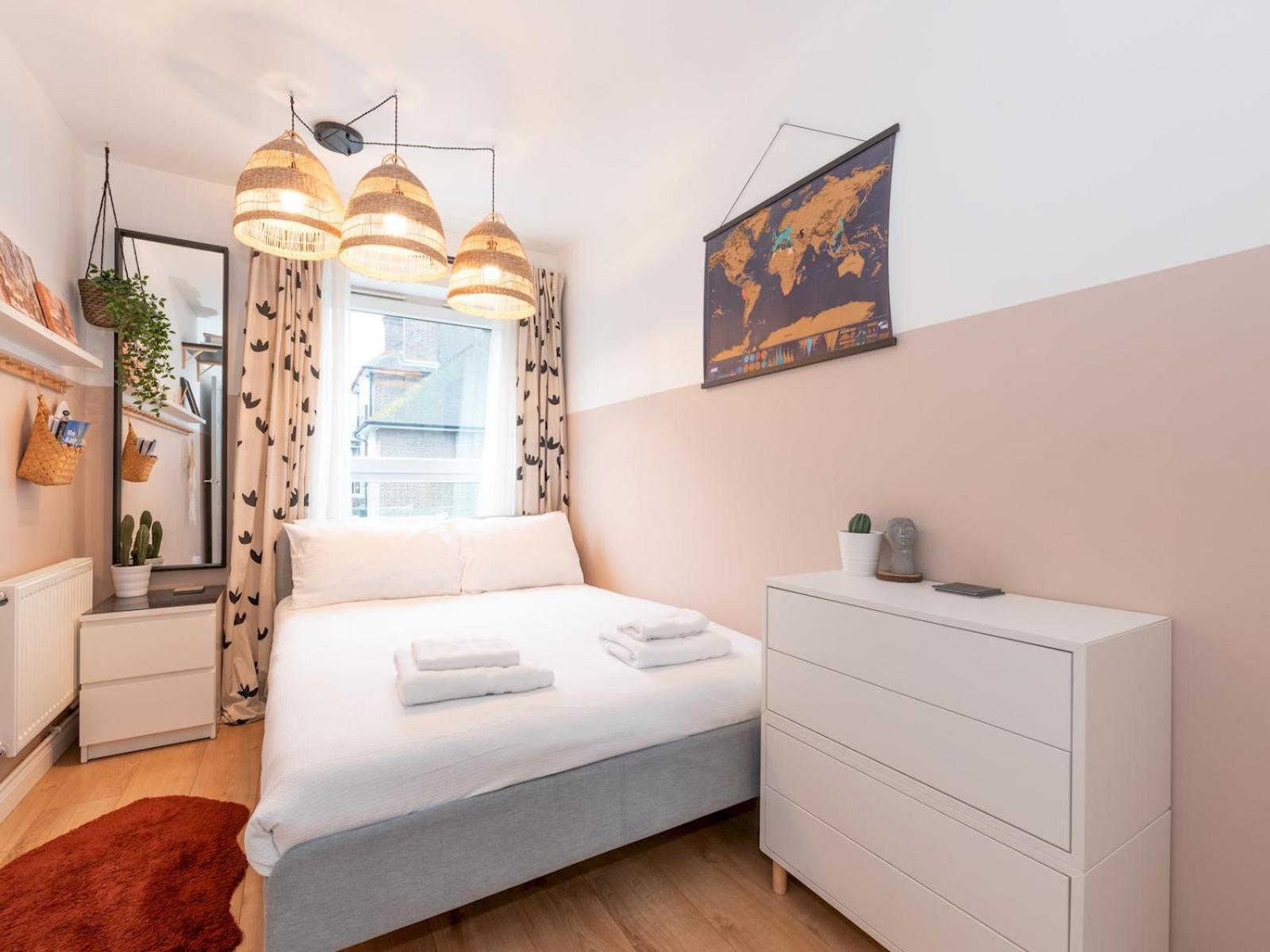 Apartment Modern 2-bed Flat Woolwich Station 6 Mins Walk Pass The Keys *
