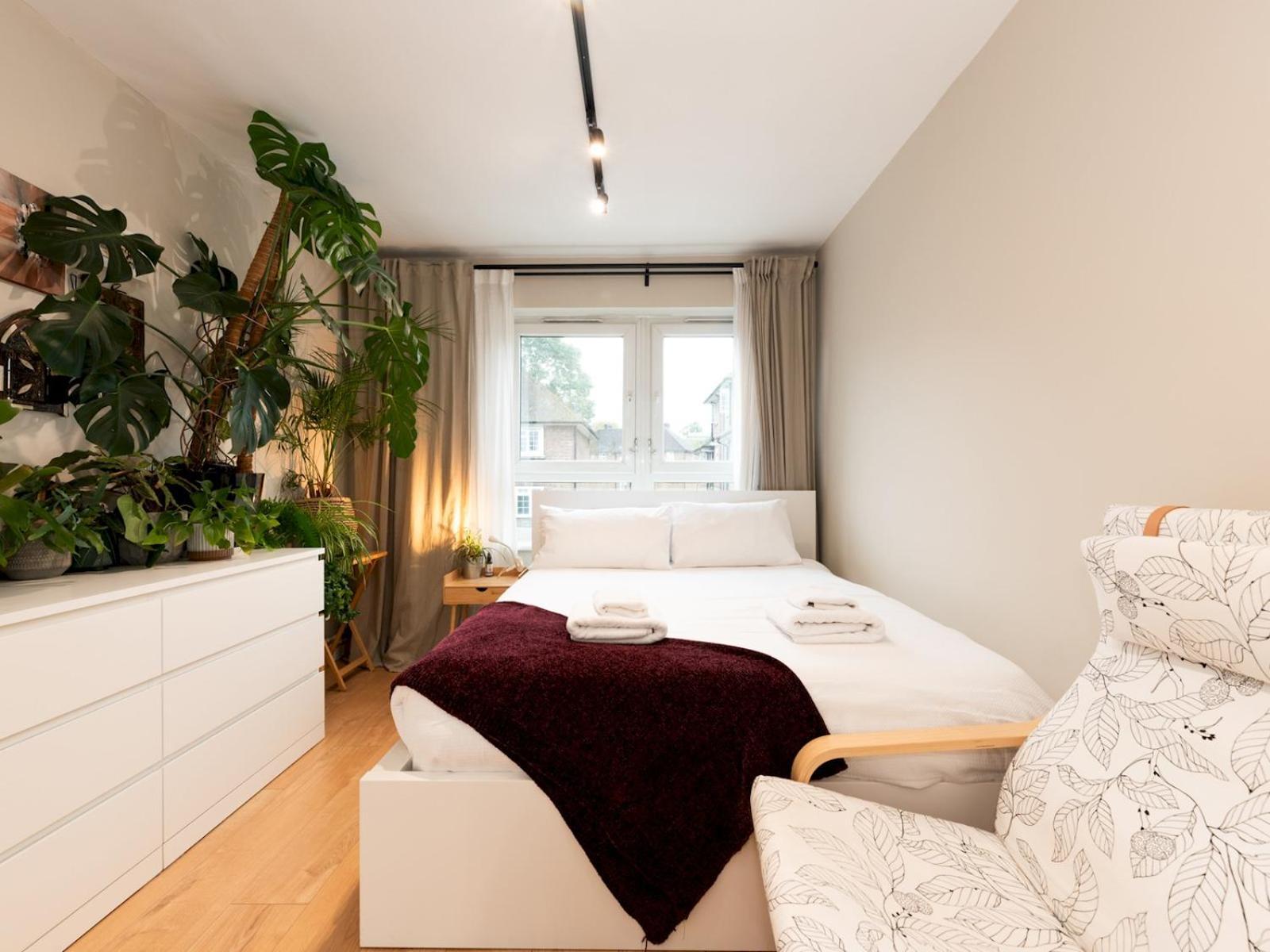Apartment Modern 2-bed Flat Woolwich Station 6 Mins Walk Pass The Keys London