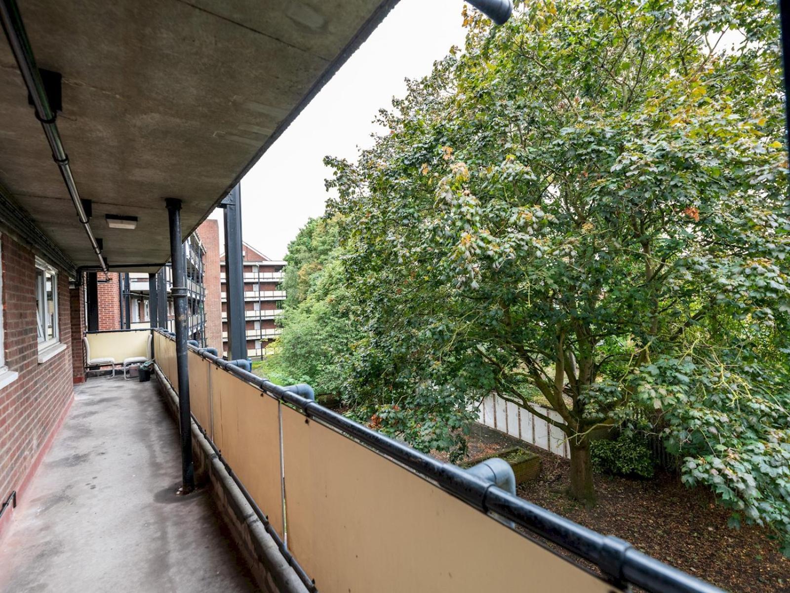 Modern 2-bed Flat Woolwich Station 6 Mins Walk Pass The Keys Apartment