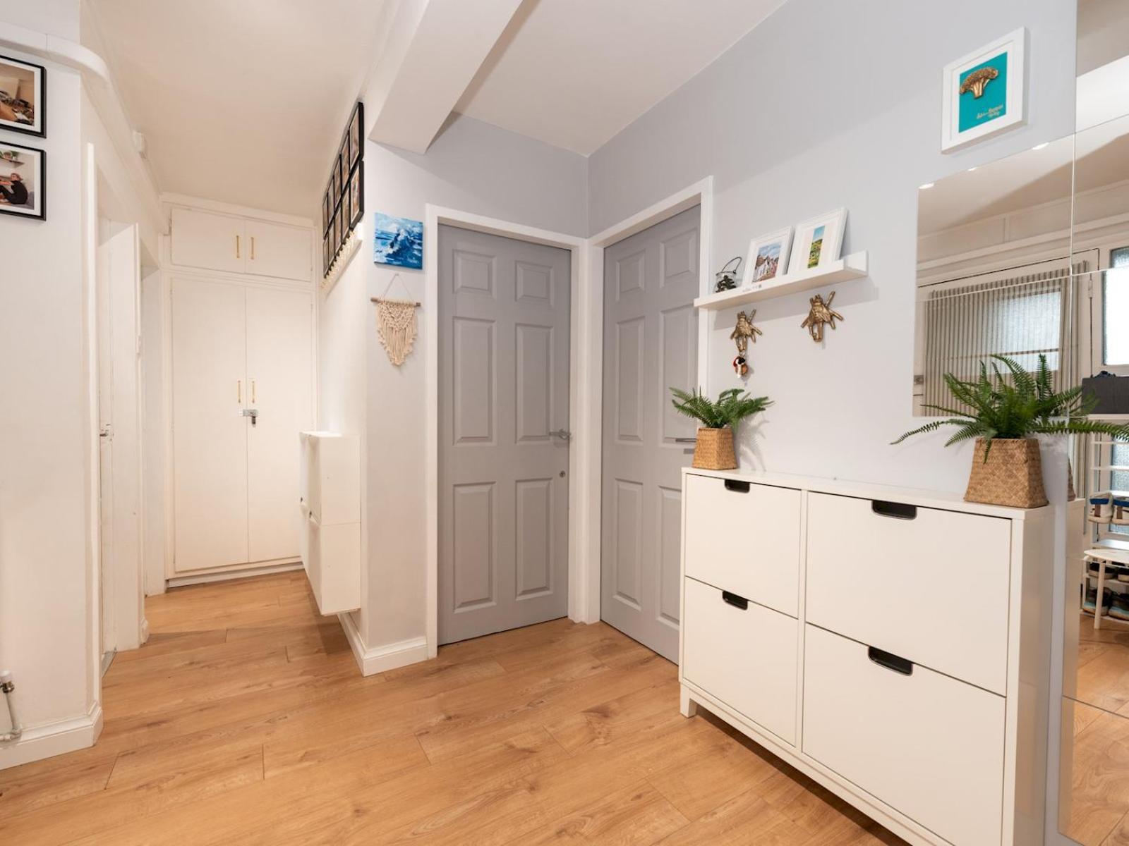 Modern 2-bed Flat Woolwich Station 6 Mins Walk Pass The Keys