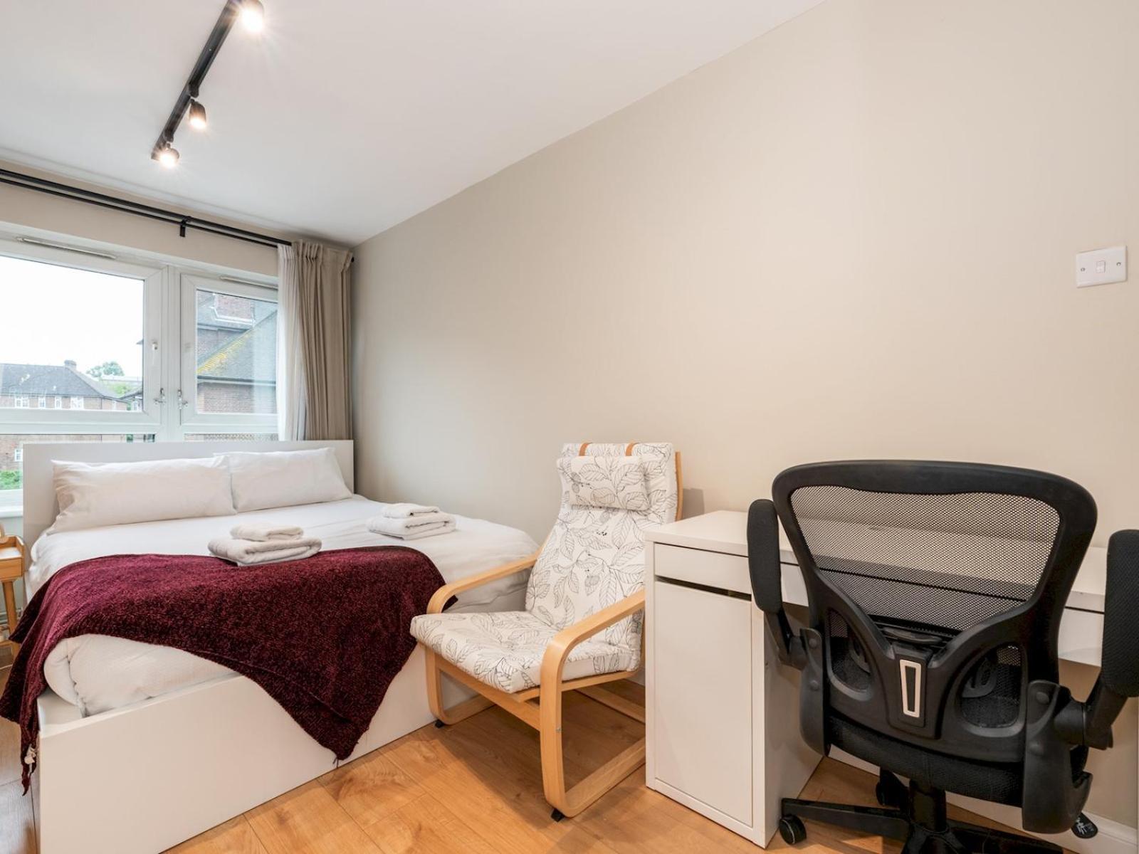 Apartment Modern 2-bed Flat Woolwich Station 6 Mins Walk Pass The Keys
