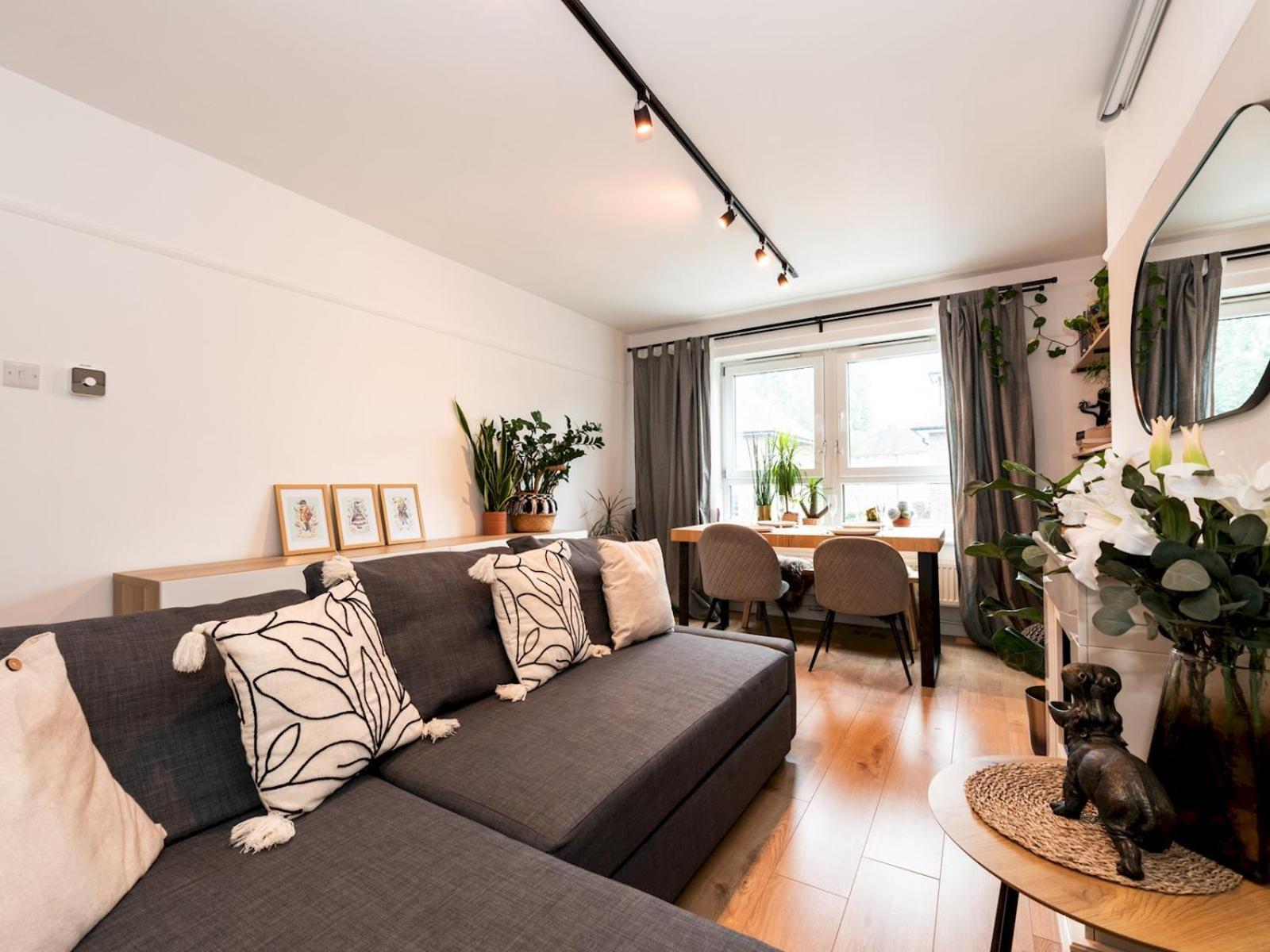 Apartment Modern 2-bed Flat Woolwich Station 6 Mins Walk Pass The Keys London
