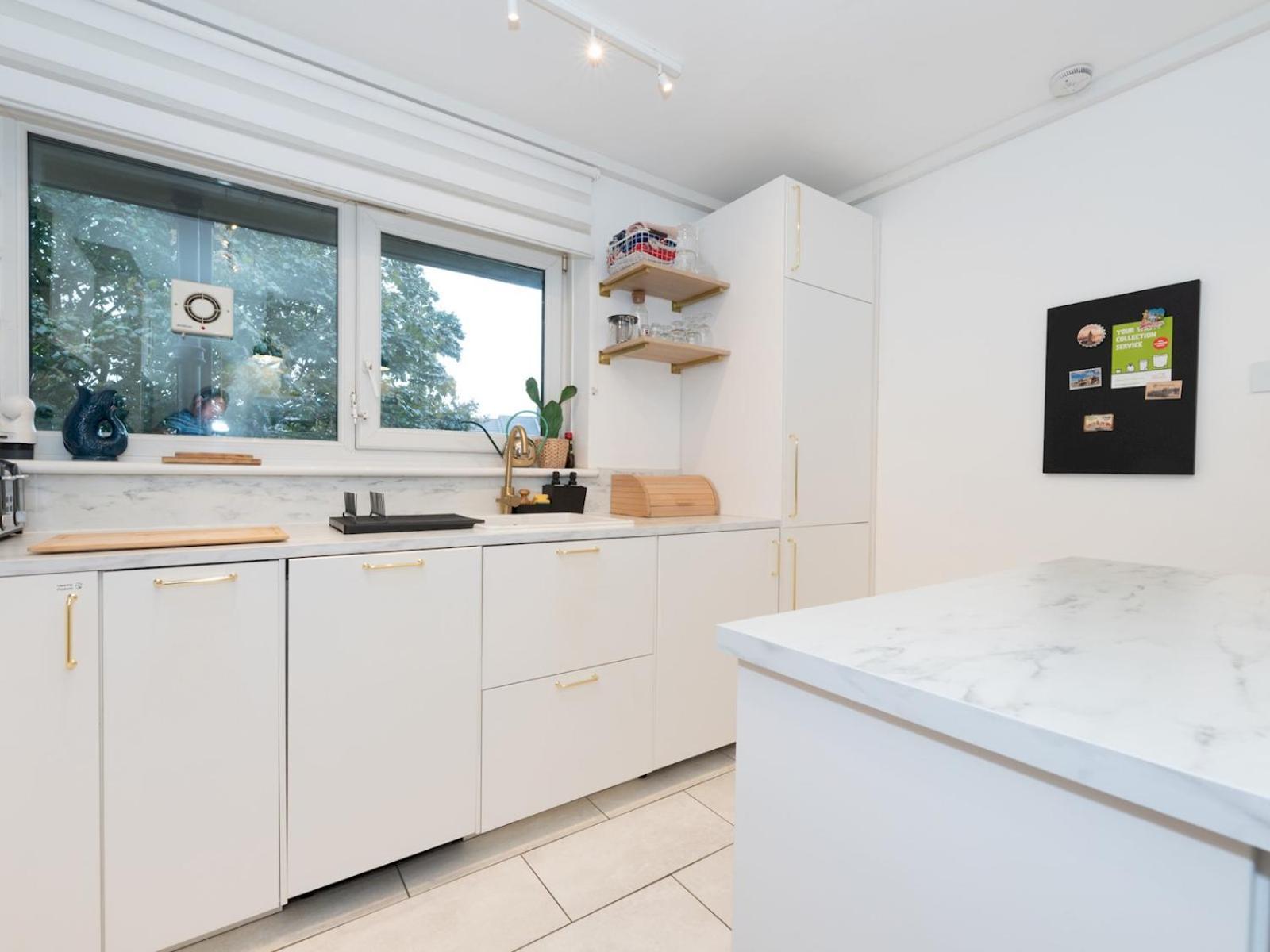 Modern 2-bed Flat Woolwich Station 6 Mins Walk Pass The Keys * London