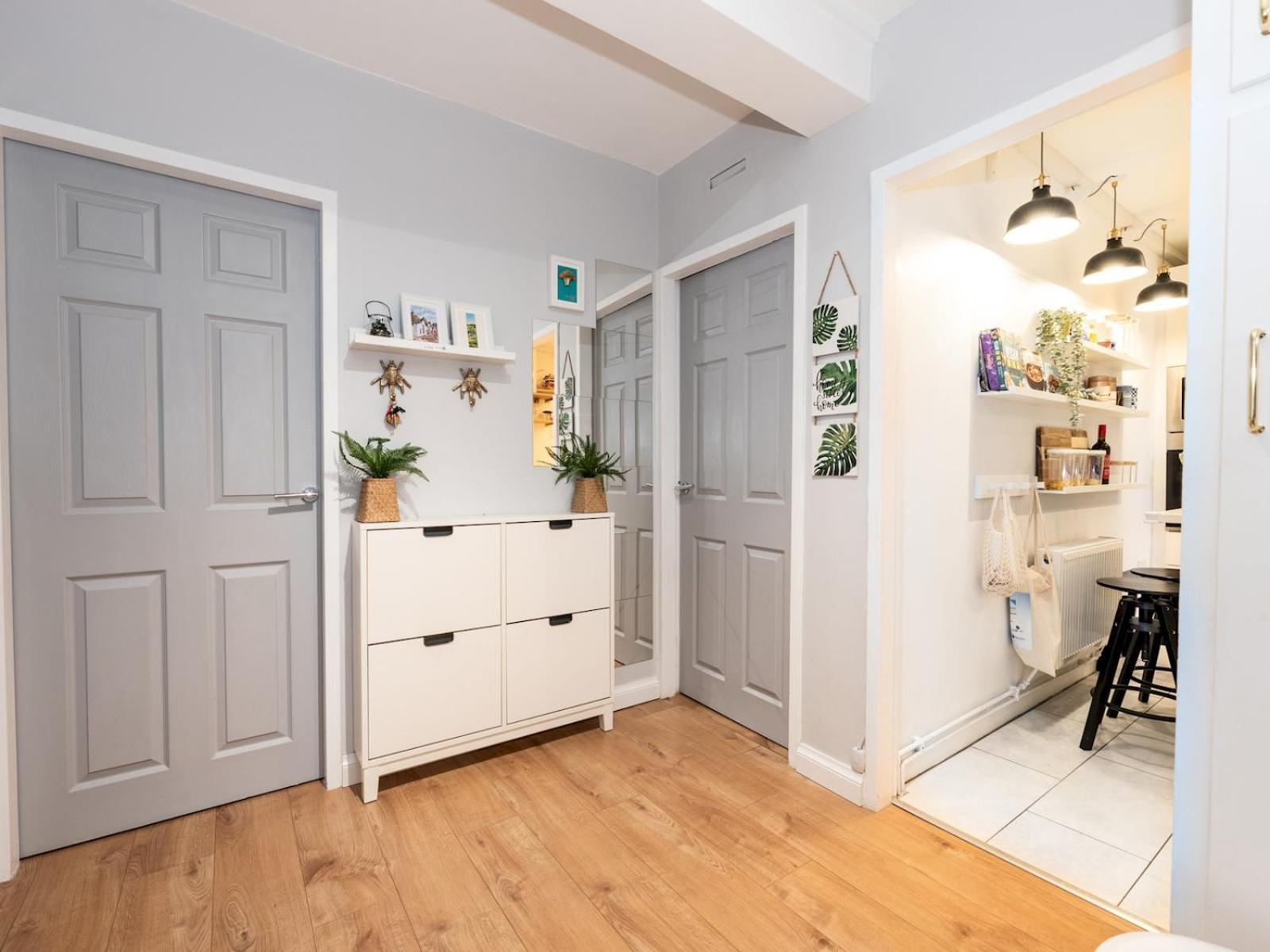 Apartment Modern 2-bed Flat Woolwich Station 6 Mins Walk Pass The Keys London