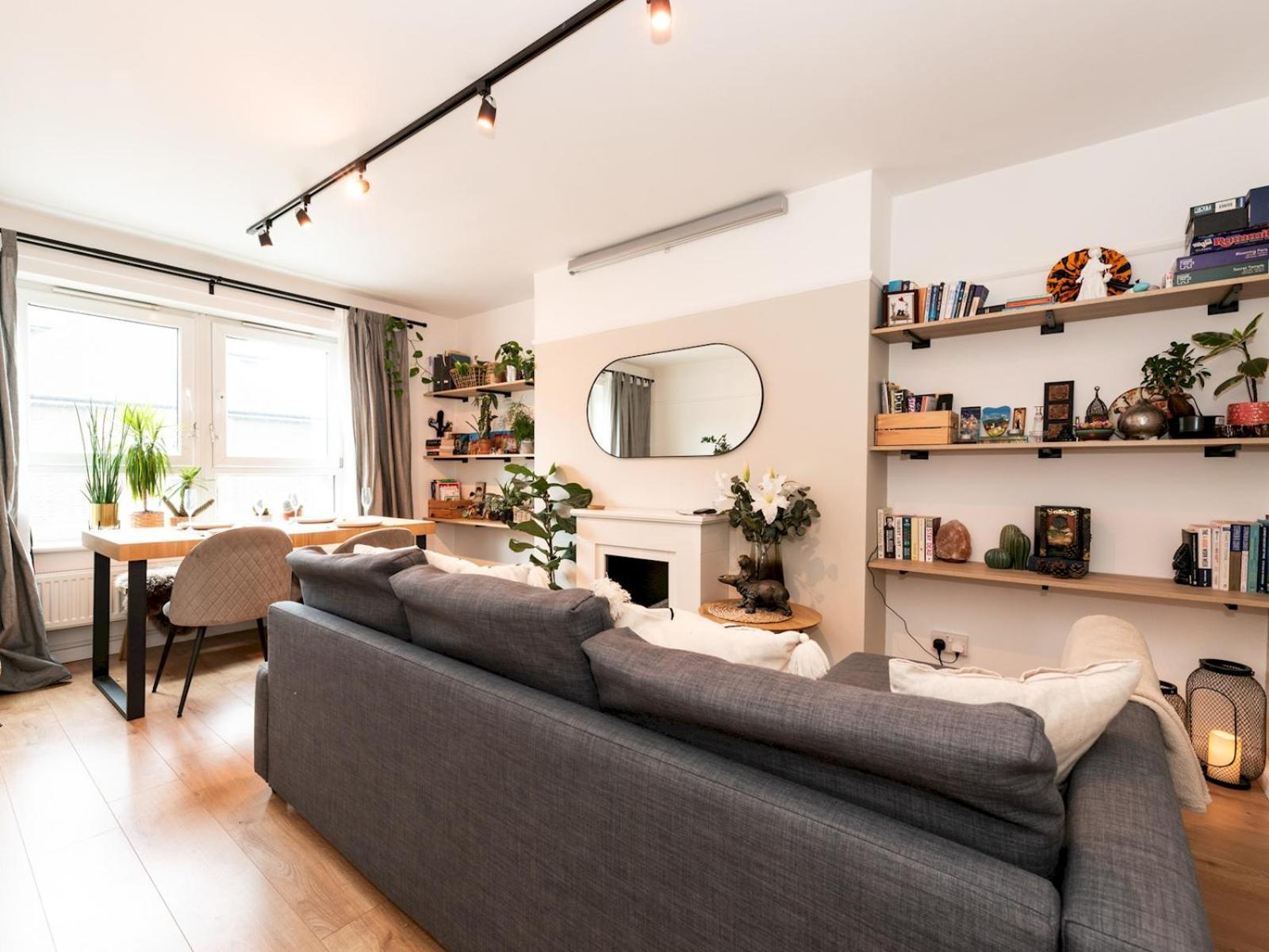 Apartment Modern 2-bed Flat Woolwich Station 6 Mins Walk Pass The Keys