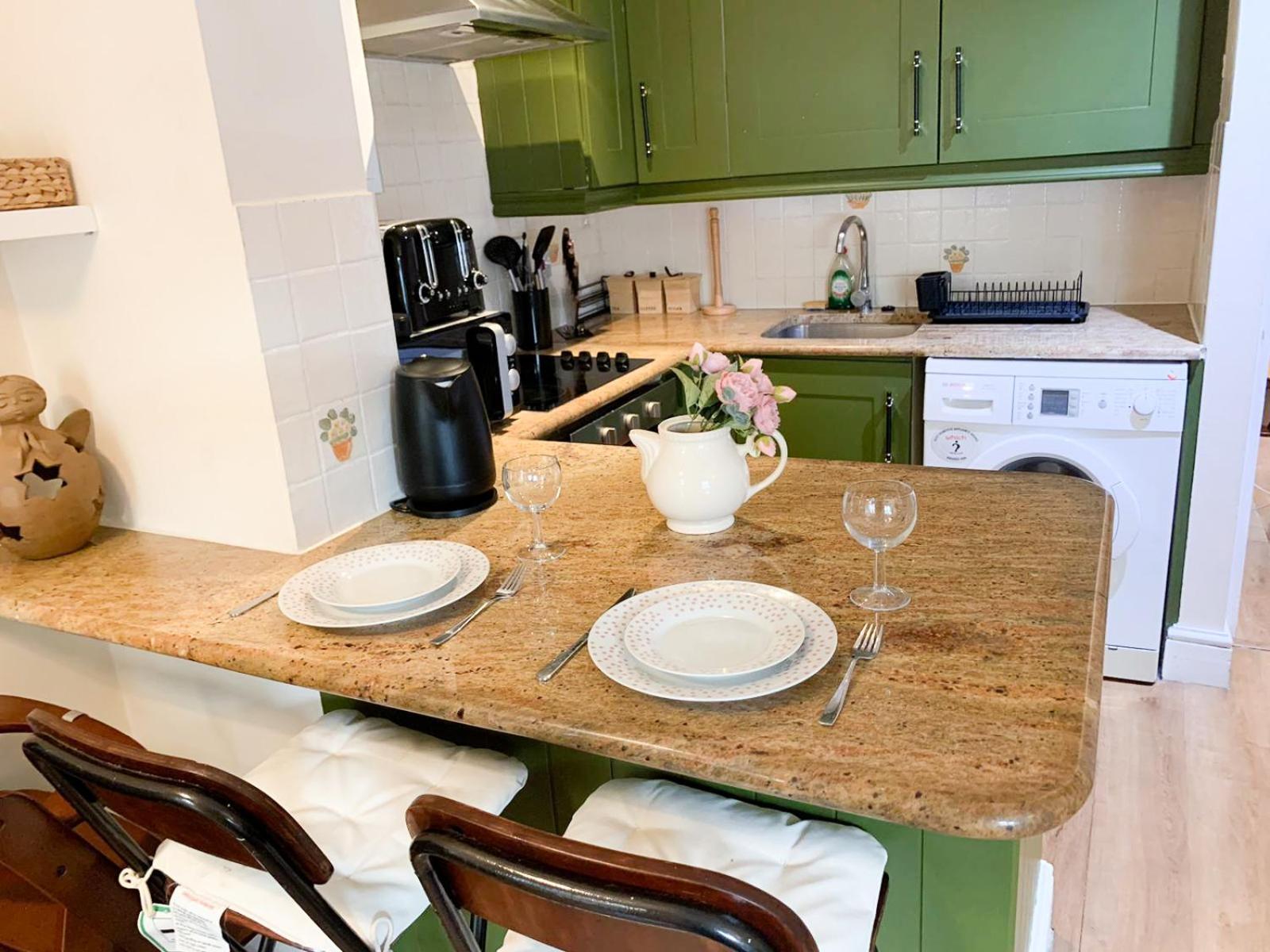 Lovely 1 Bedroom Flat In West Kensington London, Shepherd's Bush Apartment *