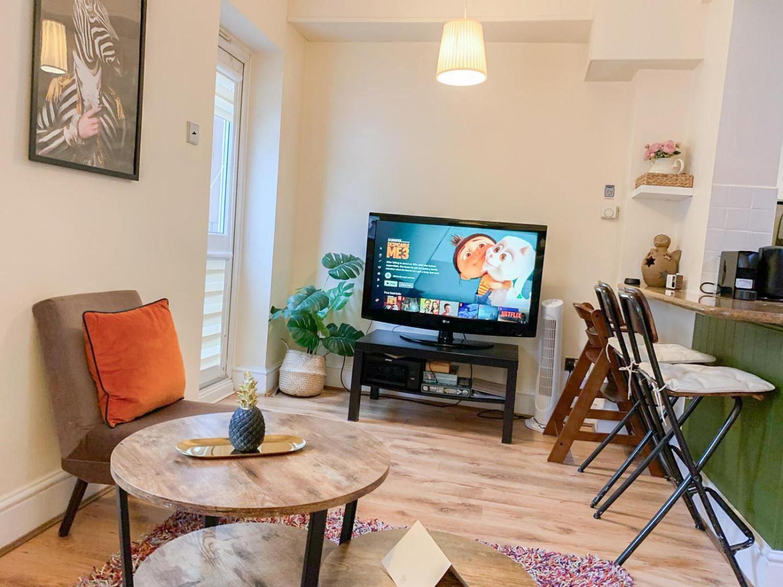 Lovely 1 Bedroom Flat In West Kensington London, Shepherd's Bush Apartment London