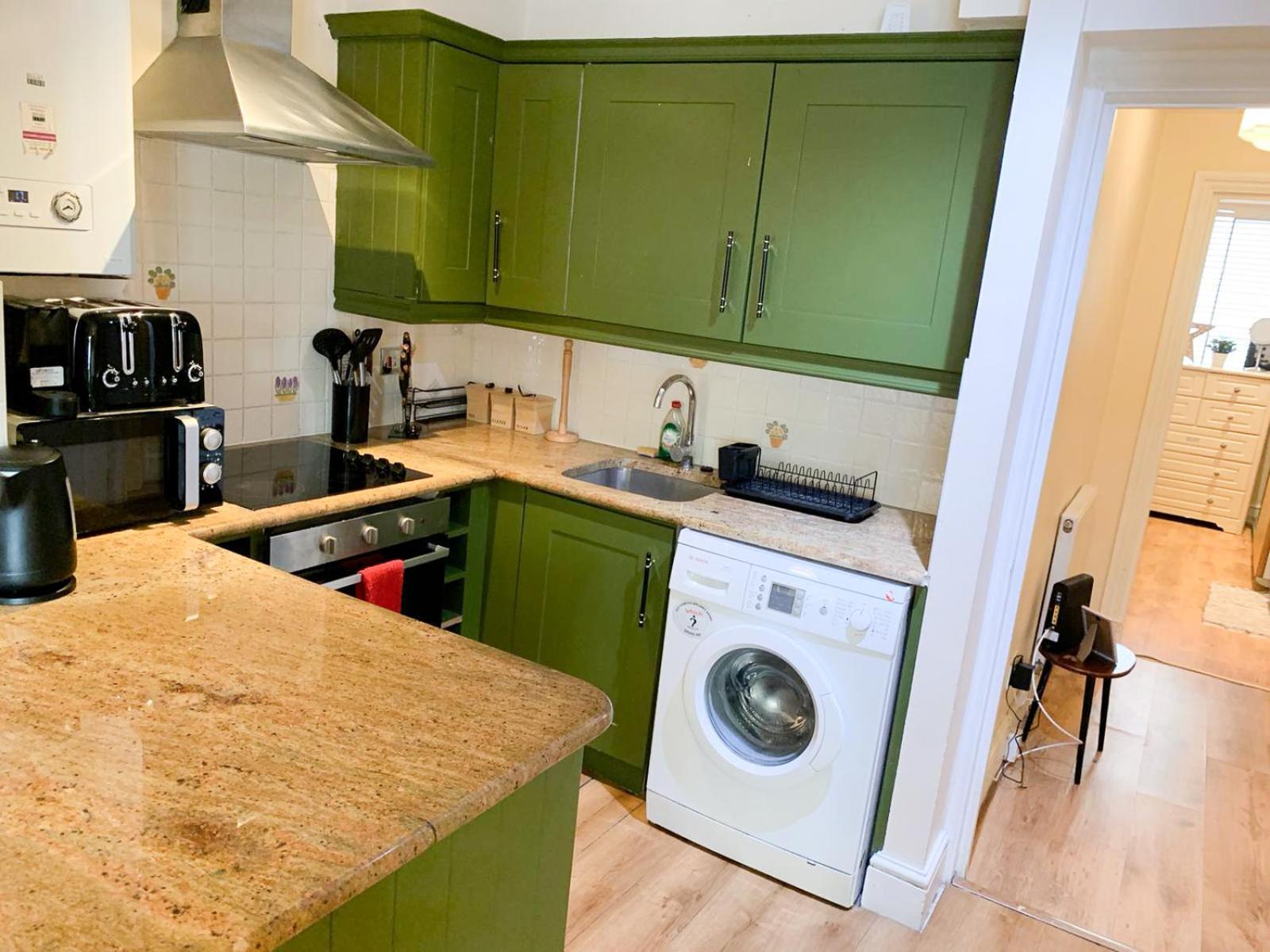 Lovely 1 Bedroom Flat In West Kensington London, Shepherd's Bush * London