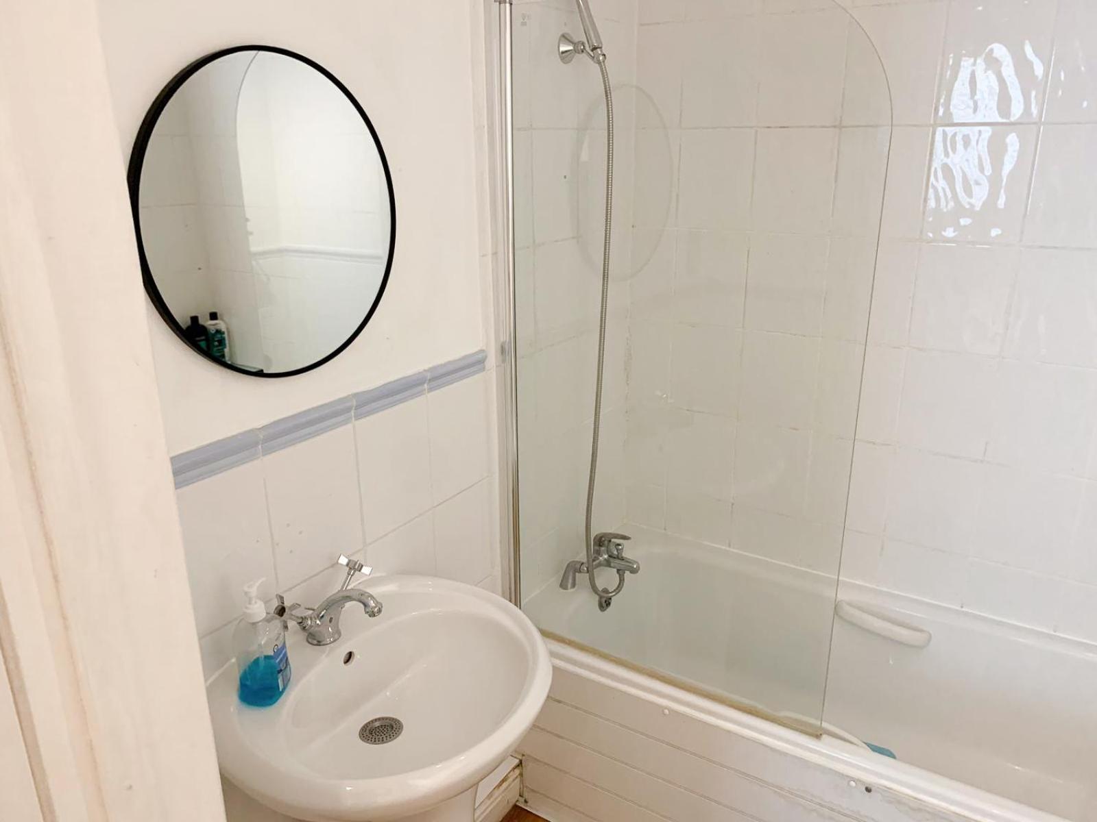 Lovely 1 Bedroom Flat In West Kensington London, Shepherd's Bush * London