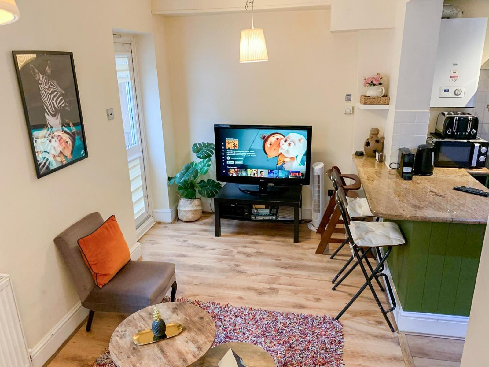 Lovely 1 Bedroom Flat In West Kensington London, Shepherd's Bush Apartment