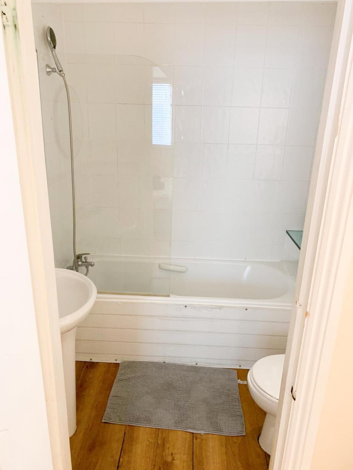 Lovely 1 Bedroom Flat In West Kensington London, Shepherd's Bush Apartment *