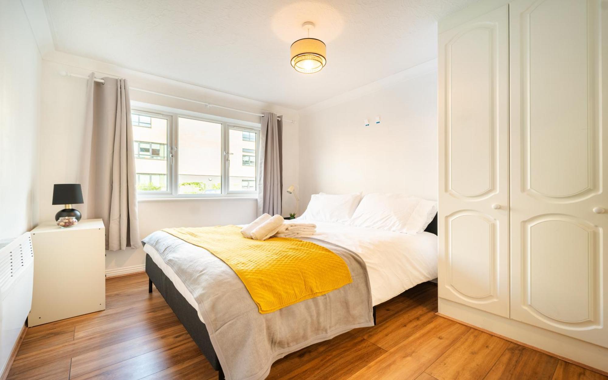 Bright And Spacious Flat With Free Parking London
