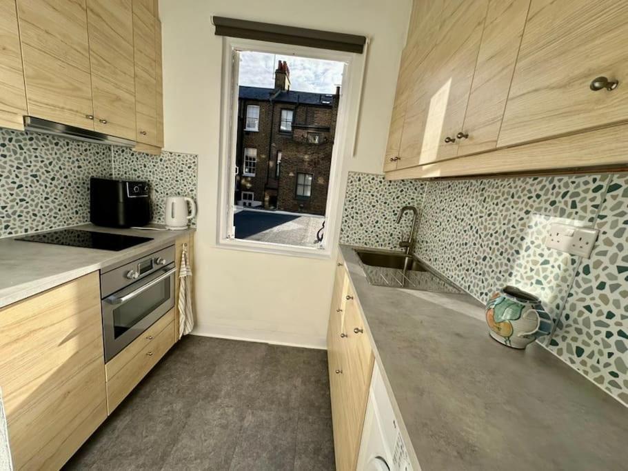 Chelsea Large 2 Bed 2 Bath Sydney Street Sw3 Lägenhet London