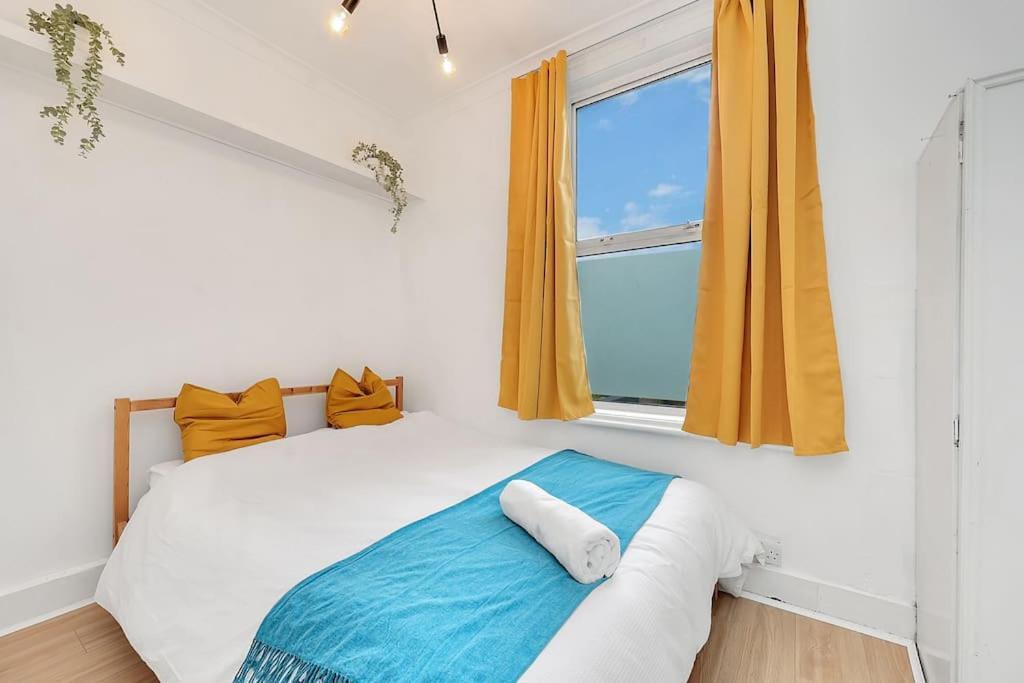 Apartment Enquires At The Panel By Harlington 8 Bed London