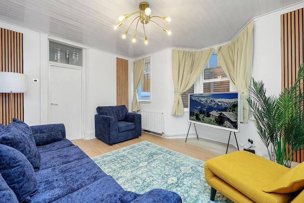 Enquires At The Panel By Harlington 8 Bed