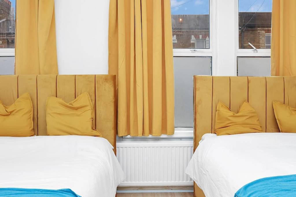 Enquires At The Panel By Harlington 8 Bed * London