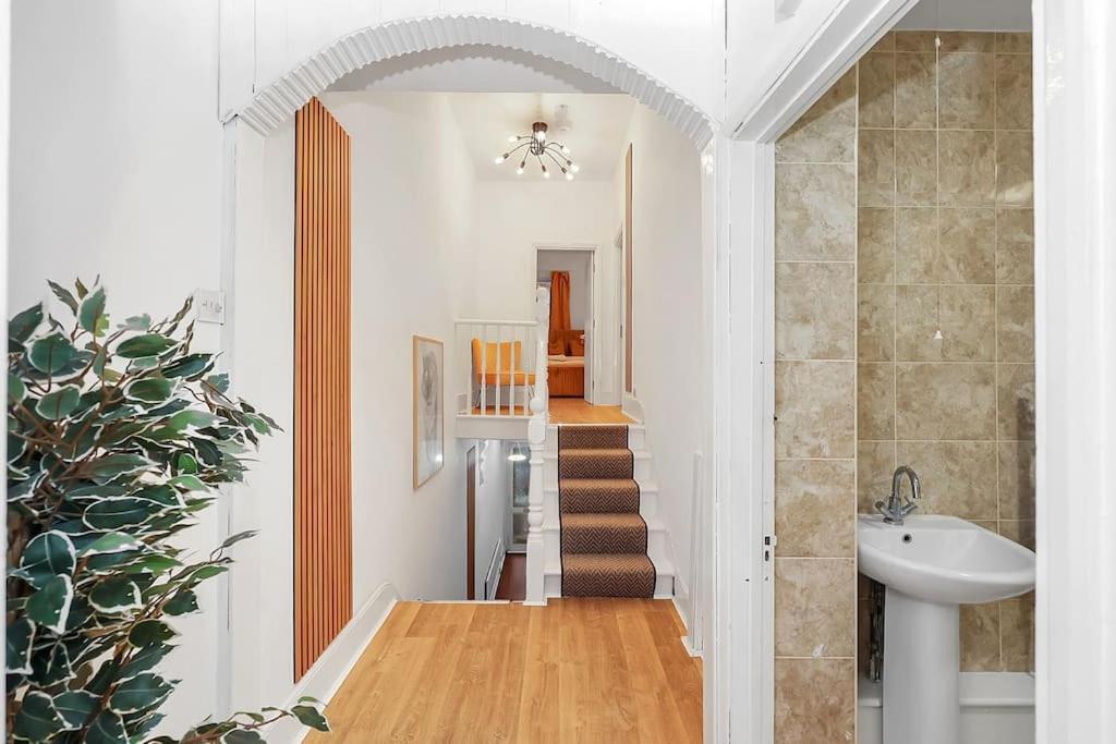 Enquires At The Panel By Harlington 8 Bed Apartment London