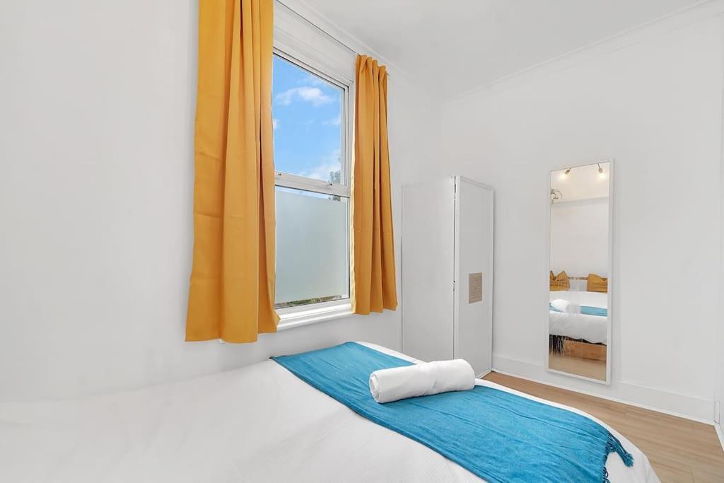 Enquires At The Panel By Harlington 8 Bed *