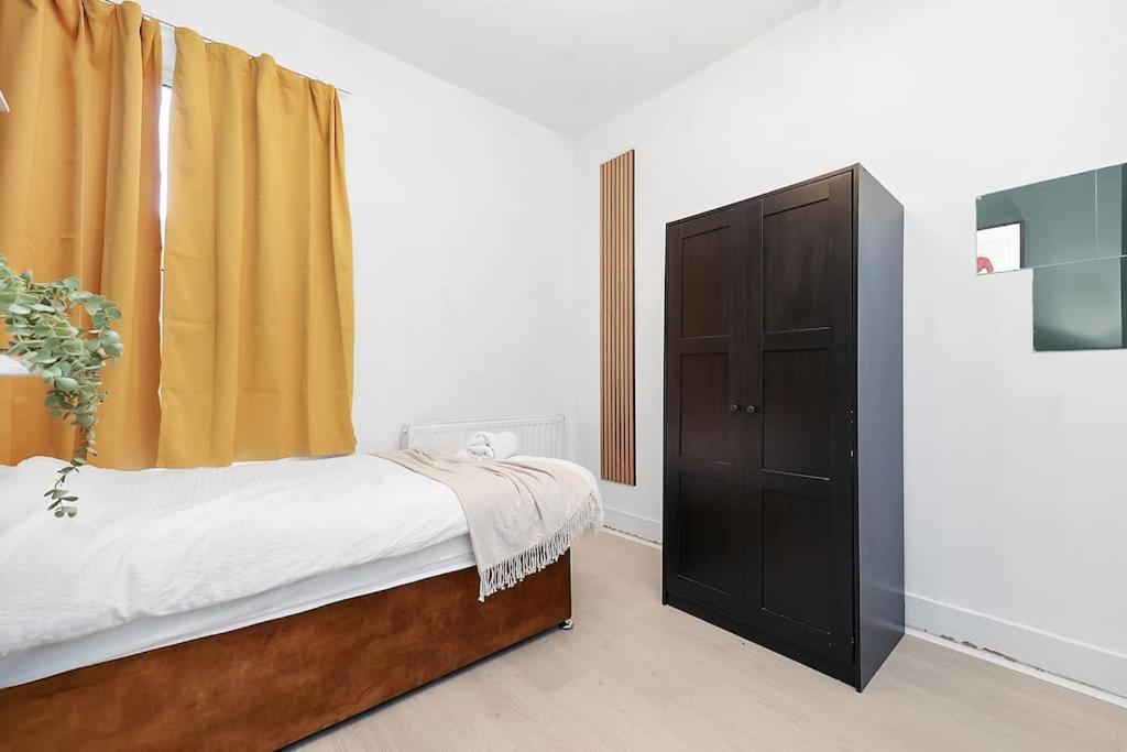 Apartment Enquires At The Panel By Harlington 8 Bed London