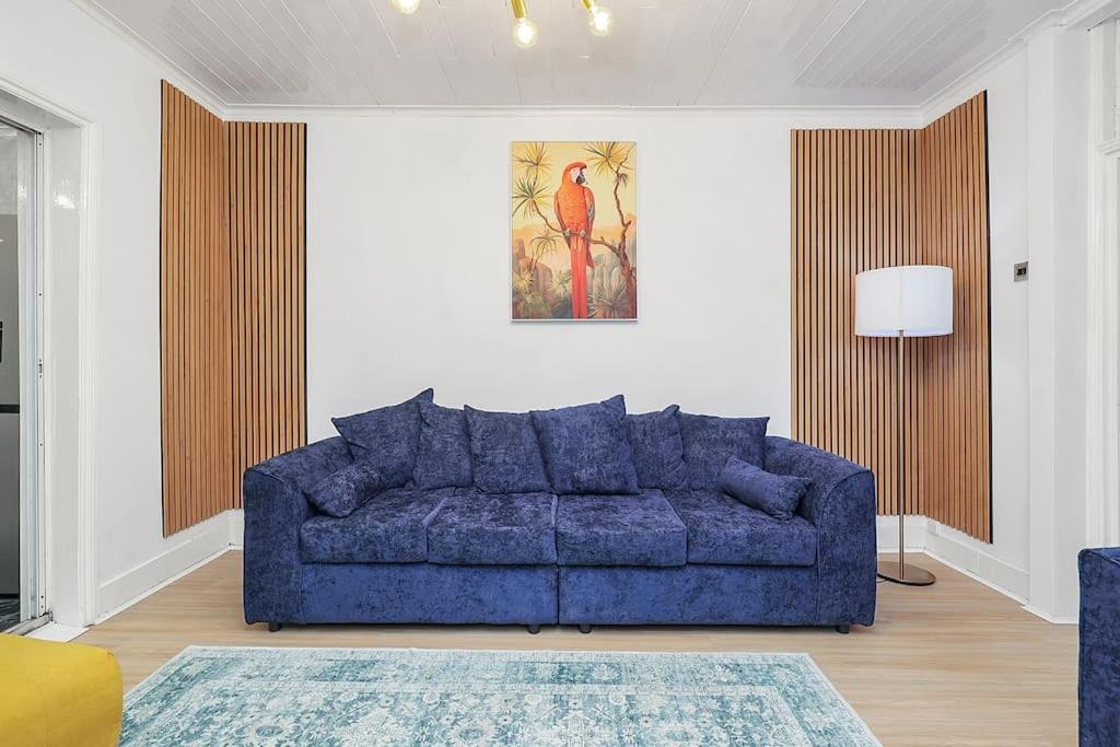 Enquires At The Panel By Harlington 8 Bed * London