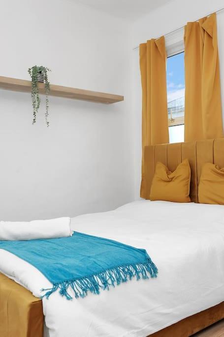 Enquires At The Panel By Harlington 8 Bed Apartment