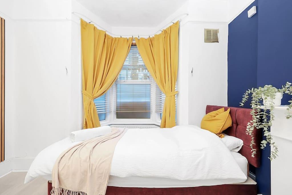Enquires At The Panel By Harlington 8 Bed Apartment *