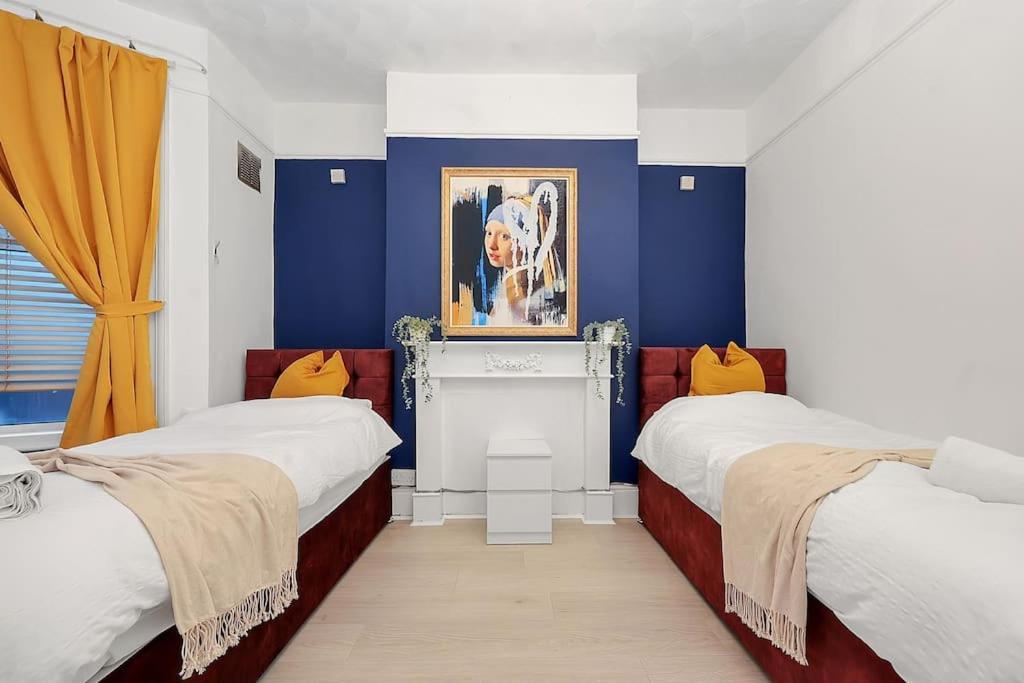 Apartment Enquires At The Panel By Harlington 8 Bed