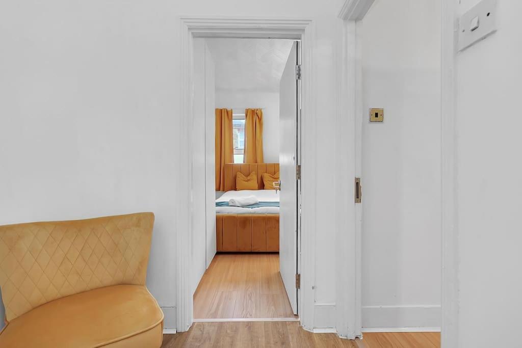 Enquires At The Panel By Harlington 8 Bed Apartment *