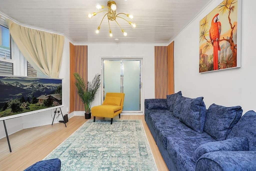 Enquires At The Panel By Harlington 8 Bed *