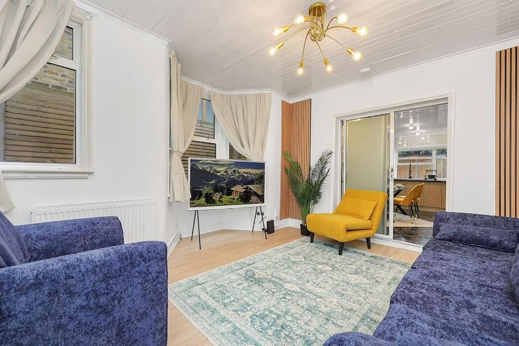 Enquires At The Panel By Harlington 8 Bed London