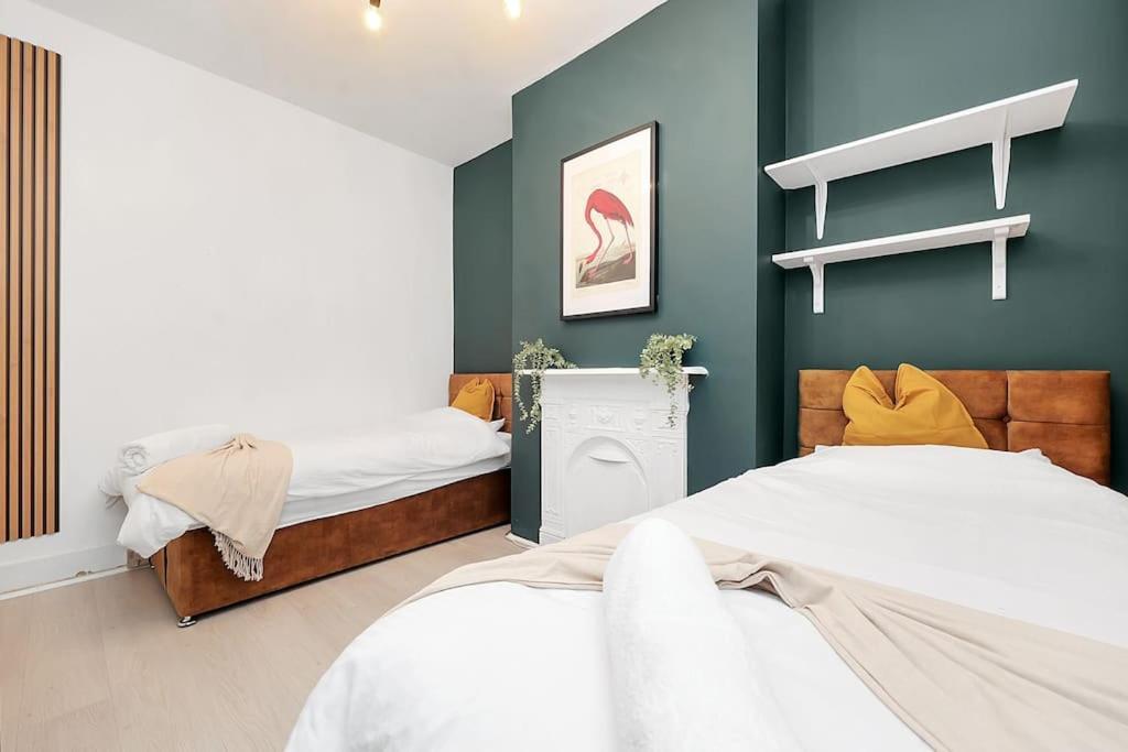 Enquires At The Panel By Harlington 8 Bed * London