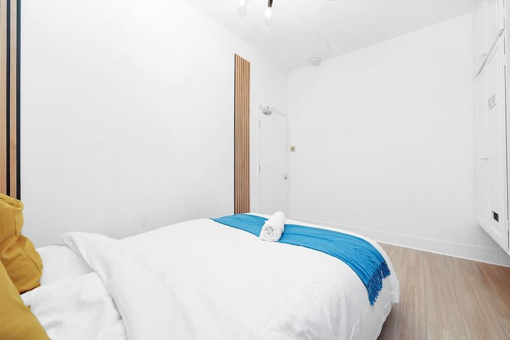Enquires At The Panel By Harlington 8 Bed