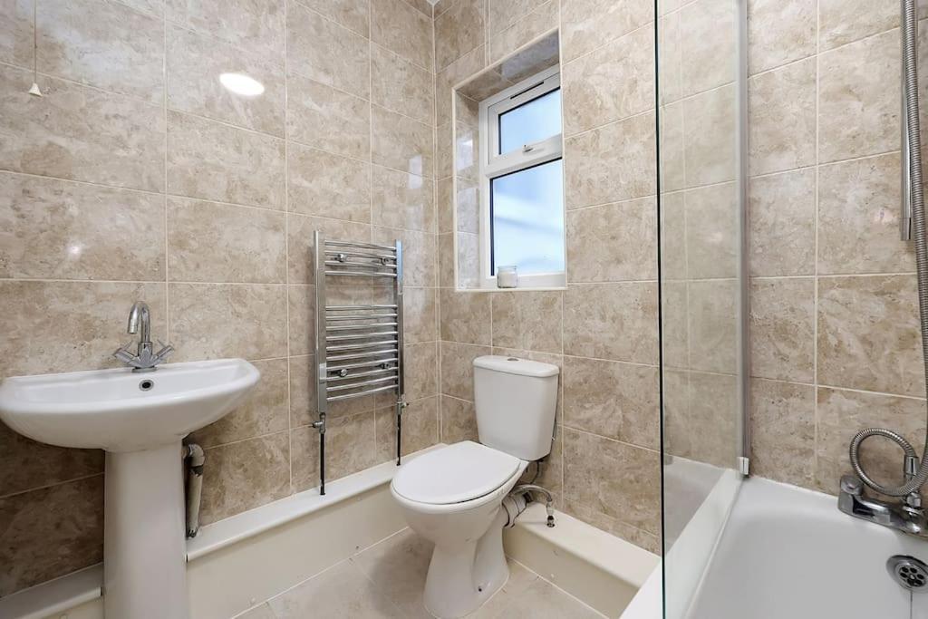Apartment Enquires At The Panel By Harlington 8 Bed